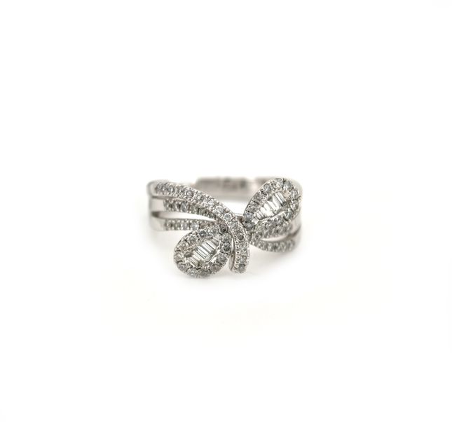18K White Gold Ring