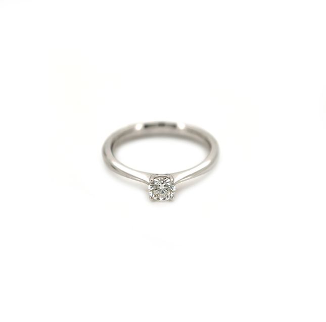 18K White Gold Ring Studded With Round Diamond with 0.30ct