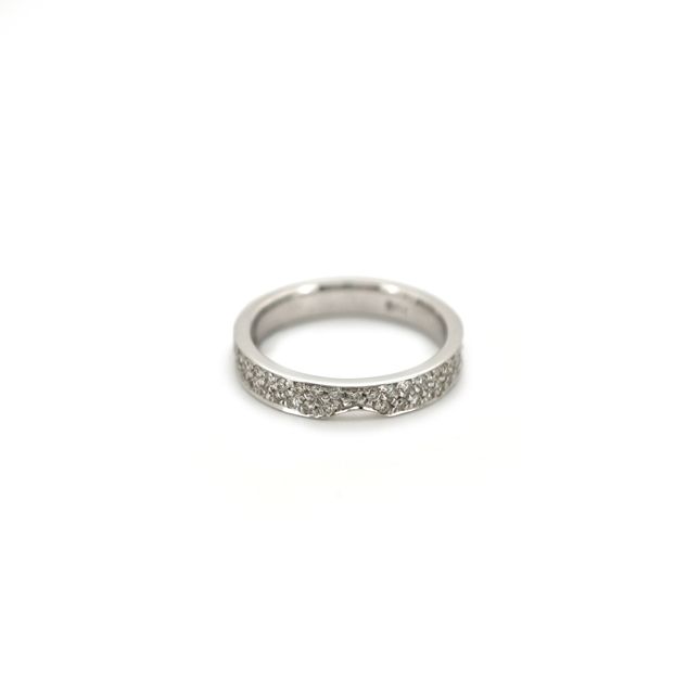 18K White Gold Ring Studded With Round Diamond
