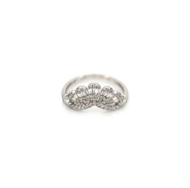 18K White Gold Ring