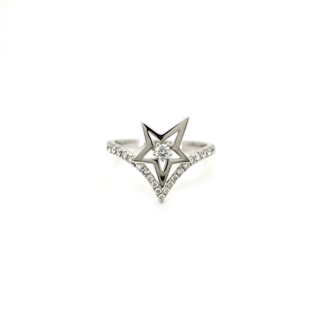 18K White Gold Ring Studded With Round Diamond with 0.07ct