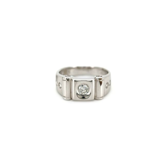 18K White Gold Ring Studded With Round Diamond with 0.20ct