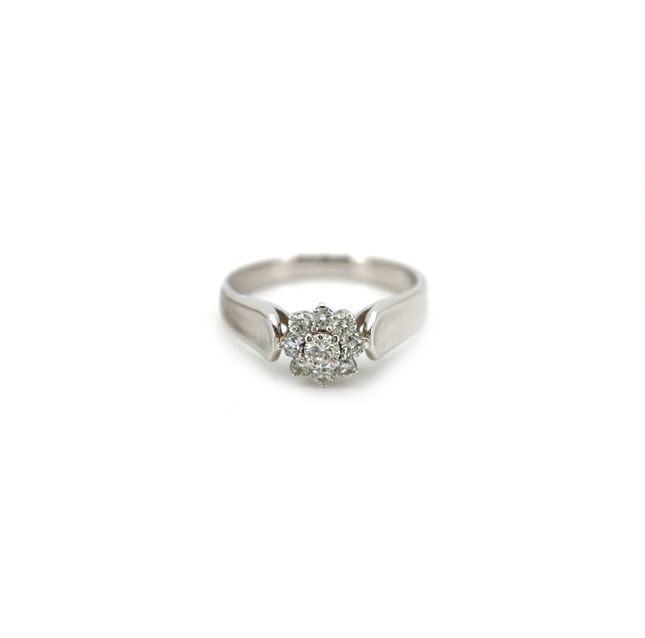 18K White Gold Ring Studded With Round Diamond with 0.1ct