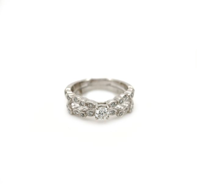 18K White Gold Ring Studded With Round Diamond with 0.23ct