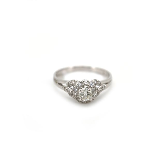 18K White Gold Ring Studded With Round Diamond with 0.30ct