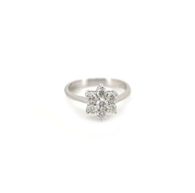 18K White Gold Ring Studded With Round Diamond