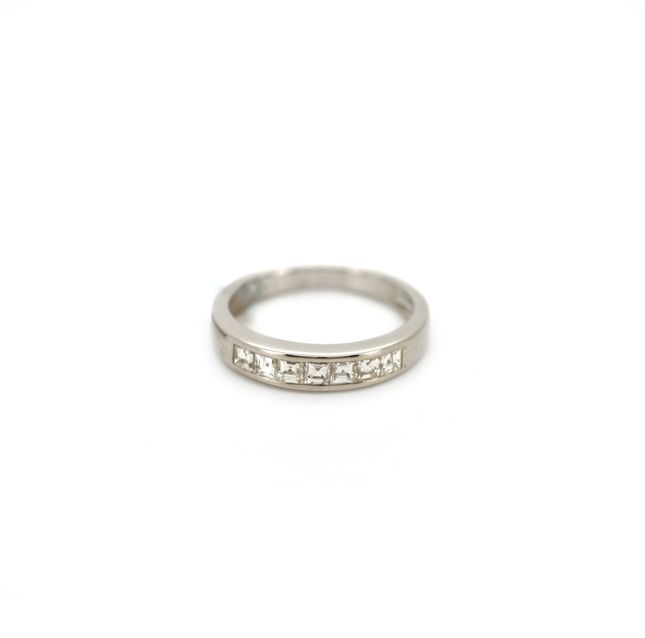 18K White Gold Ring Center Baguette Diamond