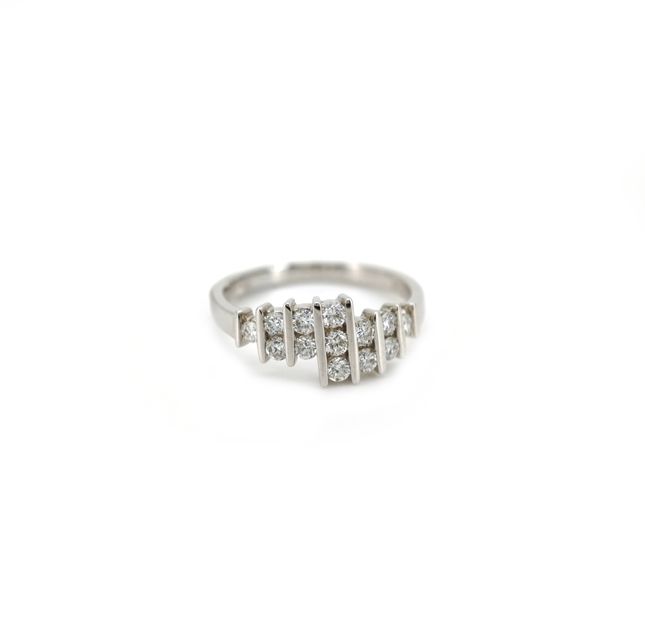 18K White Gold Ring Studded With Round Diamond