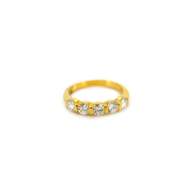 18K Yellow Gold Ring Studded With Round Diamond
