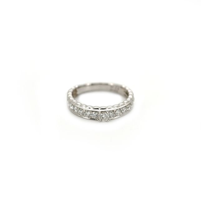 18K White Gold Ring Studded With Round Diamond