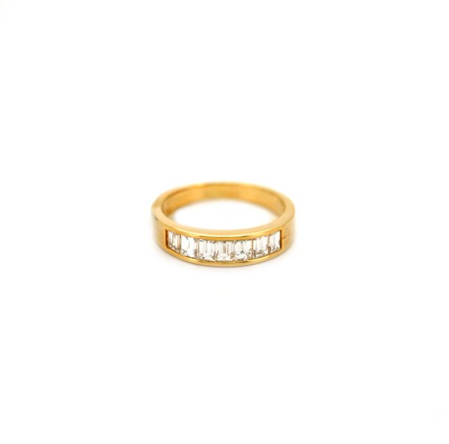 14K Yellow Gold Ring Center Baguette Diamond