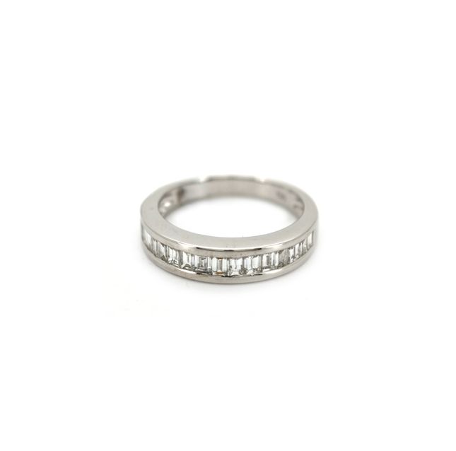 18K White Gold Ring Center Baguette Diamond