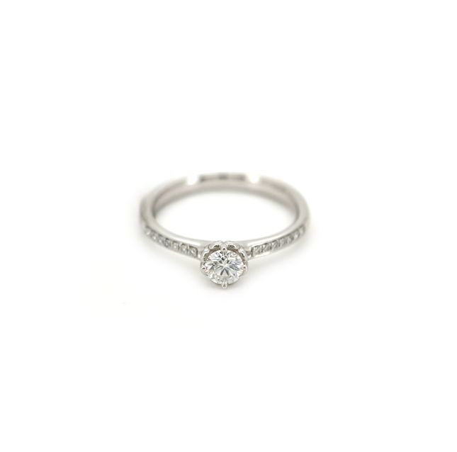 18K White Gold Ring Studded With Round Diamond with 0.31ct