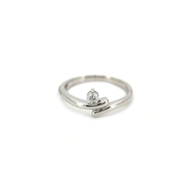 PT900K Platinum Ring Studded With Round Diamond with 0.15ct