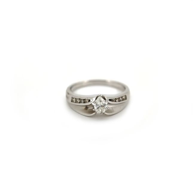 14K White Gold Ring Center Pear Diamond with 0.35ct