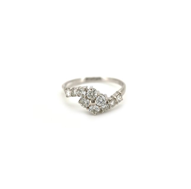 18K White Gold Ring Studded With Round Diamond