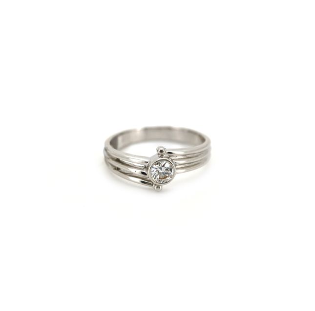 18K White Gold Ring Studded With Round Diamond with 0.25ct
