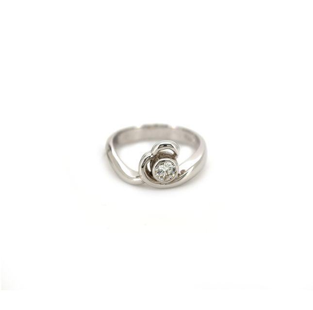 18K White Gold Ring Studded With Round Diamond with 0.25ct