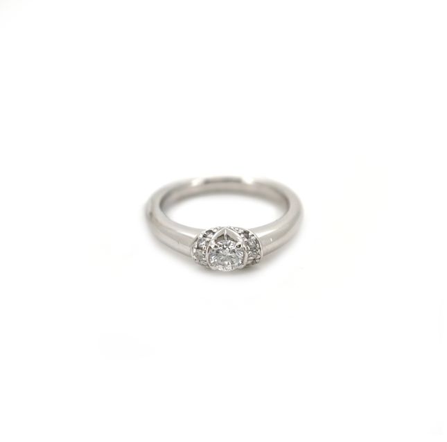 PT950K Platinum Ring Studded With Round Diamond