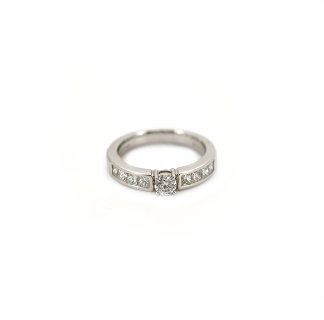 18K White Gold Ring Studded With Round Diamond with 0.24ct