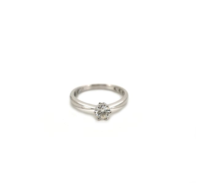 18K White Gold Ring Studded With Round Diamond with 0.33ct