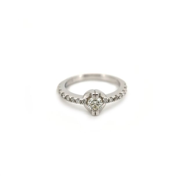 18K White Gold Ring Studded With Round Diamond with 0.31ct
