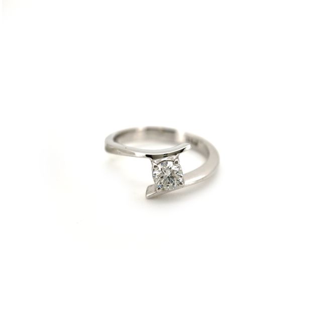 18K White Gold Ring Studded With Round Diamond with 0.5ct