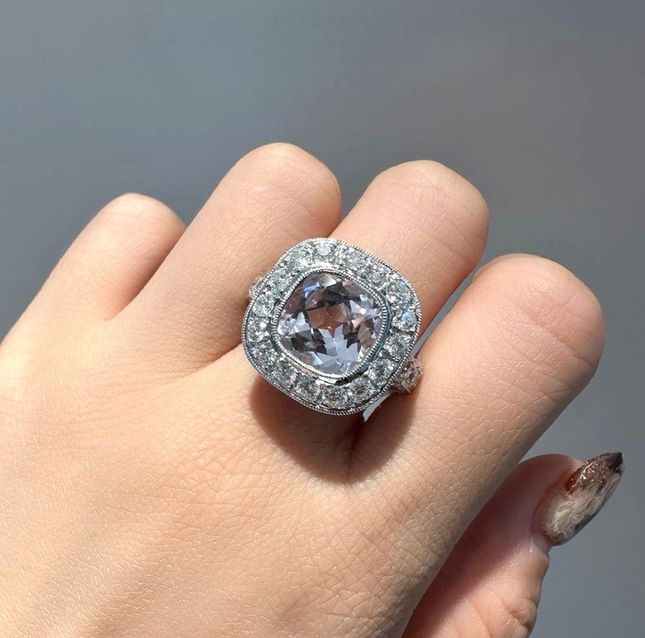 18K White Gold Ring Center Cushion Diamond with 5.32ct