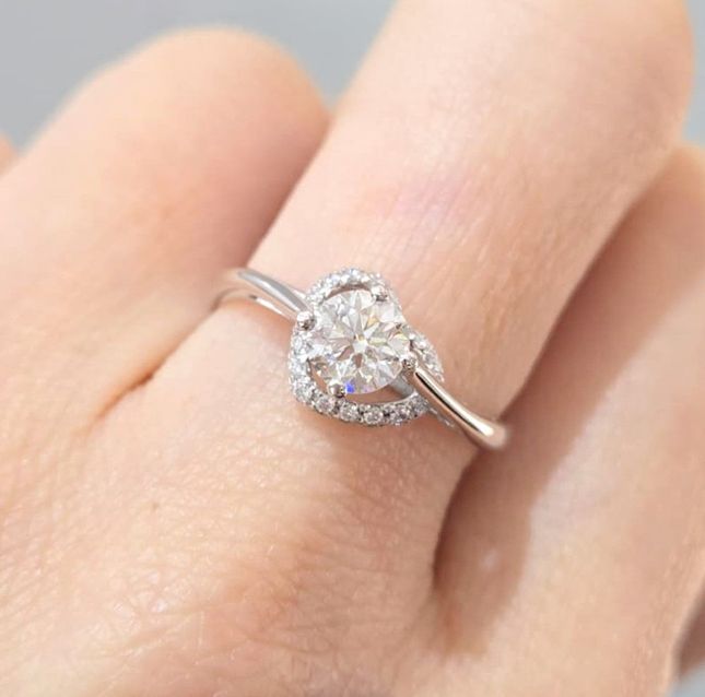 18K White Gold Ring Studded With Round Diamond with 0.5ct