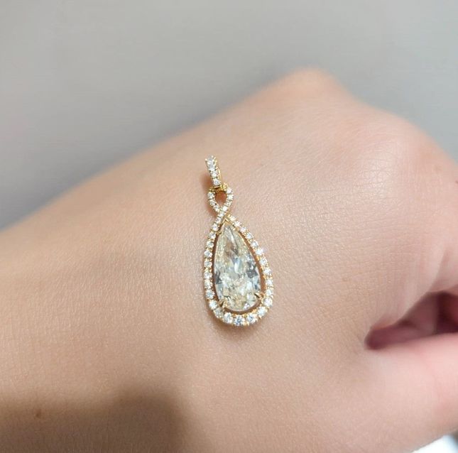 18K Rose Gold Pendant Center Pear Diamond with 2.00ct