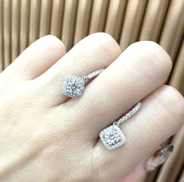 18K White Gold Earring Studded With Round Diamond with 0.45ct