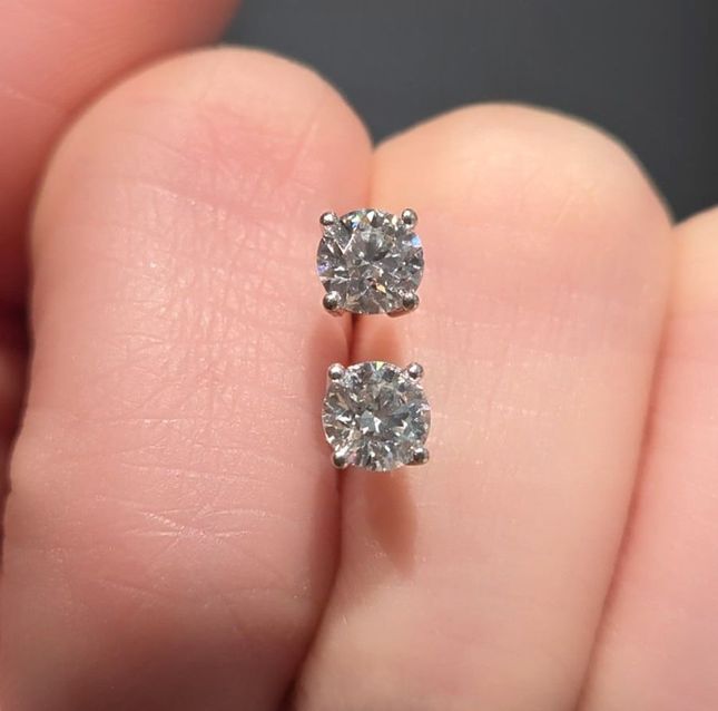 18K White Gold Earring Studded With Round Diamond with 0.43ct