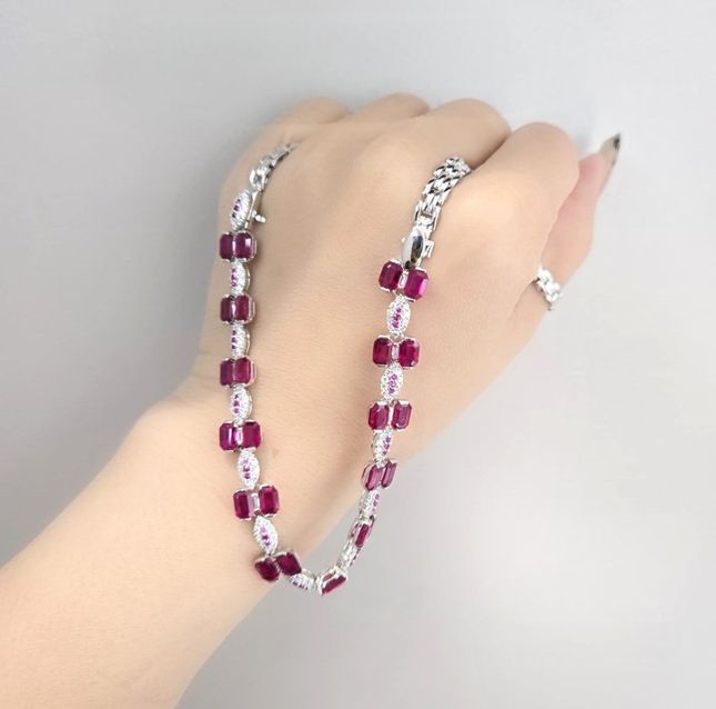 18K White Gold Necklace Center Emerald Ruby with 13.96ct