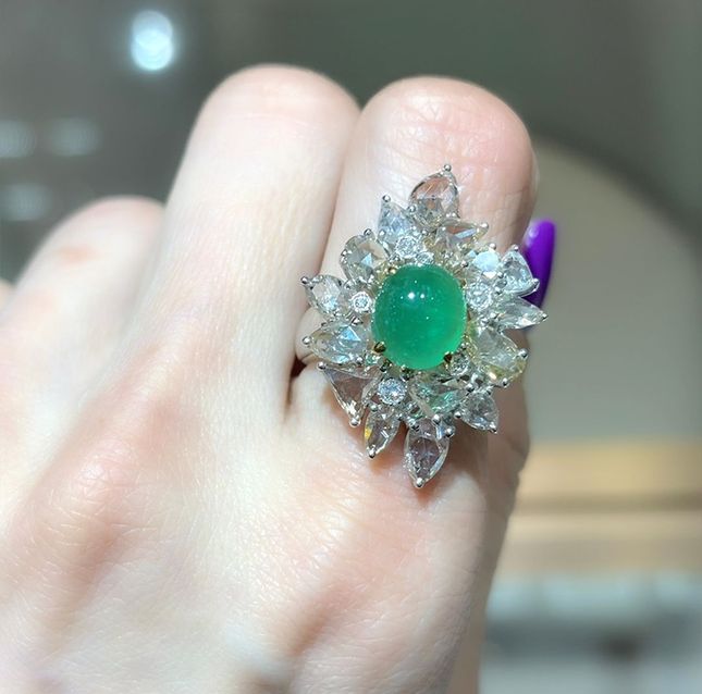 18K Two Tone Gold Ring Center Oval Emerald with 3.33ct