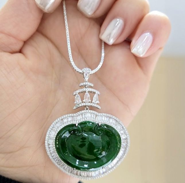 18K White Gold Pendant Studded With Jade with 83.84ct