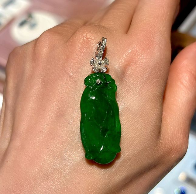 23K White Gold Pendant Studded With Jade with 46.54ct