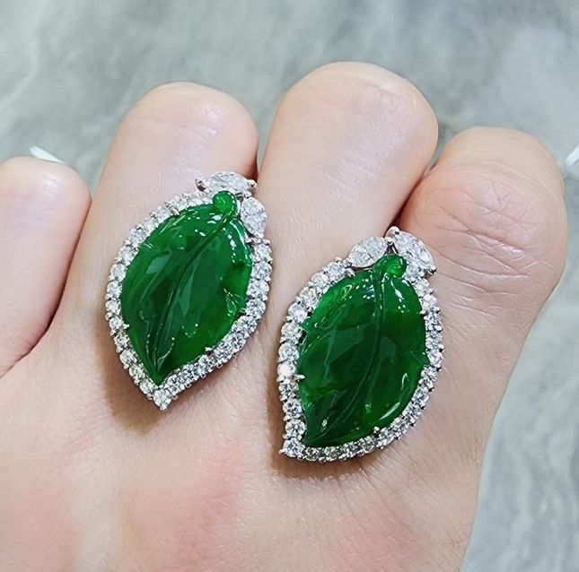 18K White Gold Earring Studded With Jade with 43.42ct