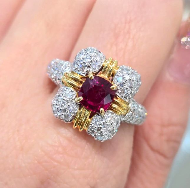 18K Yellow Gold / Platinum Ring Center Cushion Ruby with 1.06ct