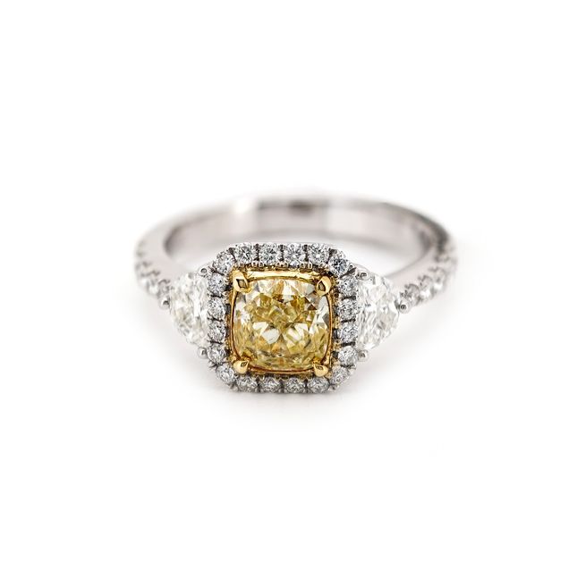 Aurora 18K White Gold Fancy Diamond Ring – LR14210