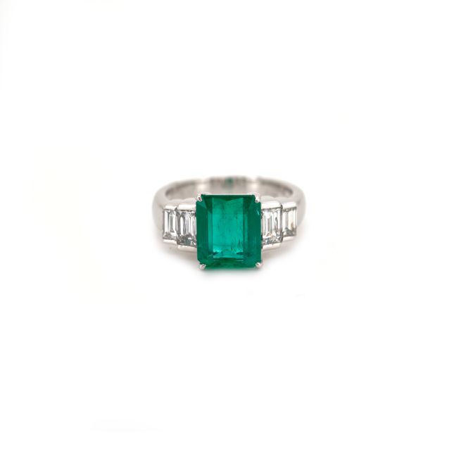 Octagon Emerald Ring in Platinum – LR13160
