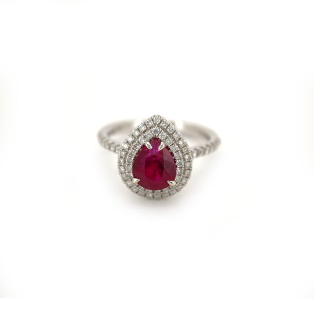 Vivid Red Ruby Ring in 18K White Gold – LR9911