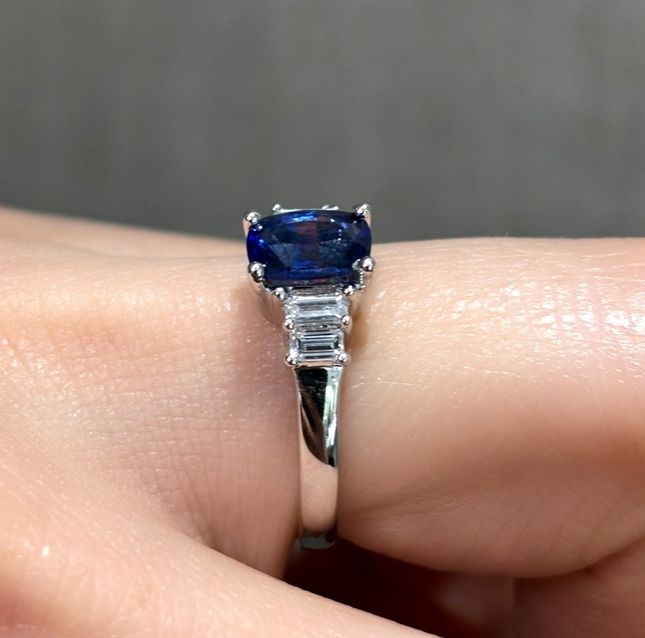 Cushion-Cut 1.24 Carat Sapphire Ring in 18K White Gold