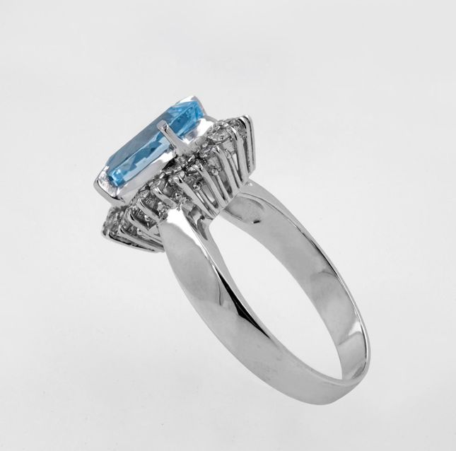 Oval Aquamarine 1.47ct Ring in Platinum