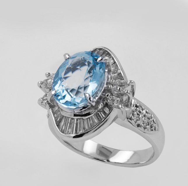 Aquamarine Oval 2.4ct Ring in Platinum
