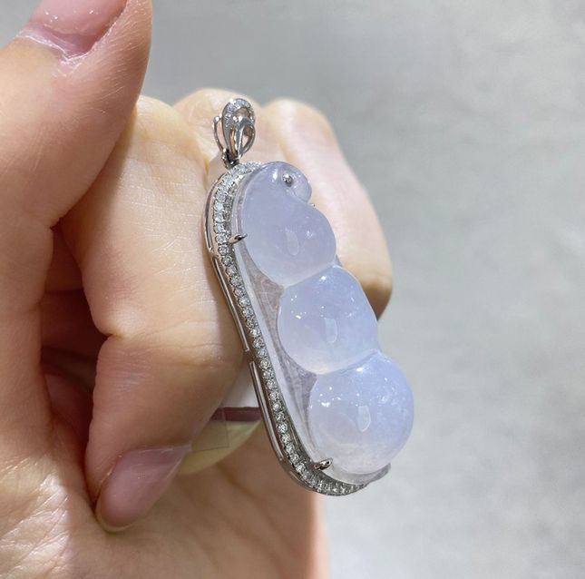 Jadeite Pendant 63.46ct in White Gold