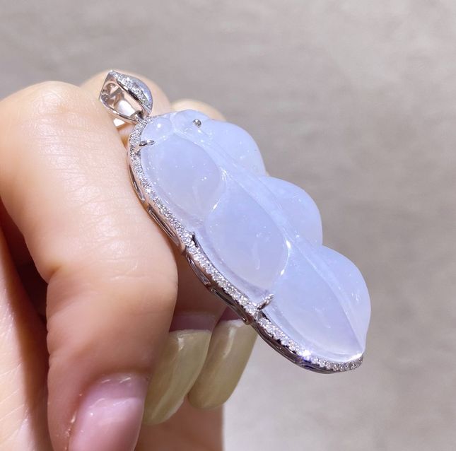 Jadeite Pendant 73.79ct in White Gold