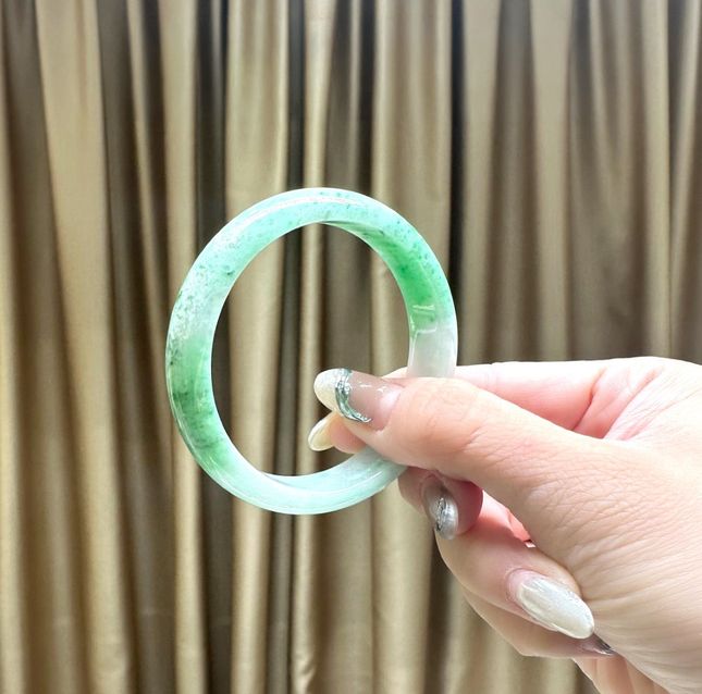 Jadeite Round Bangle 205.48ct