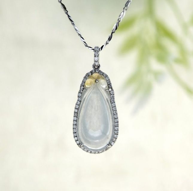 Jadeite Pendant 12.28ct in White Gold