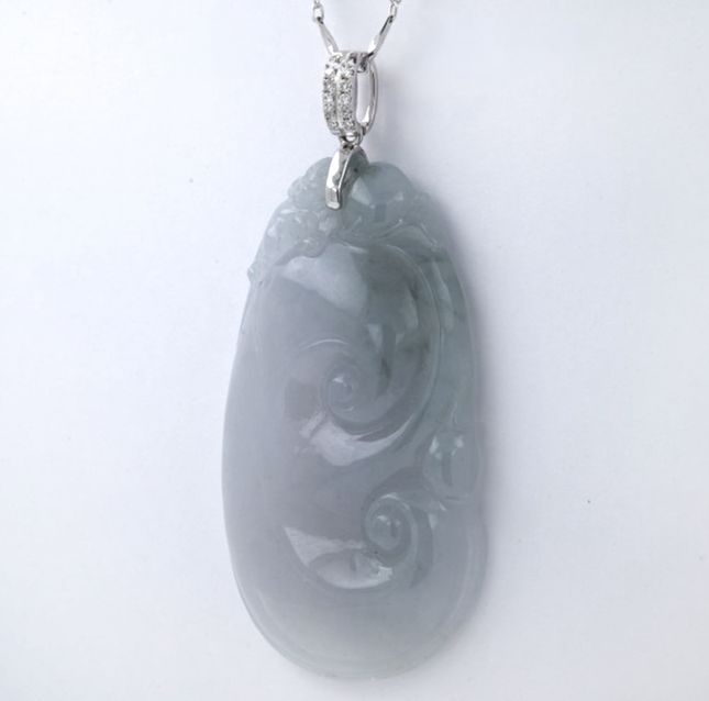 Jadeite Pendant 103.73ct in White Gold