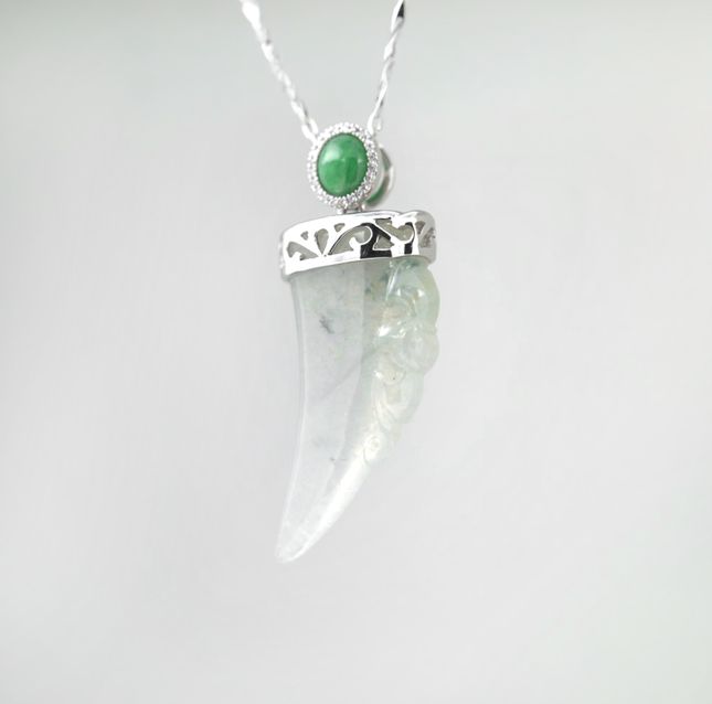 Jadeite Pendant 33.59ct in White Gold